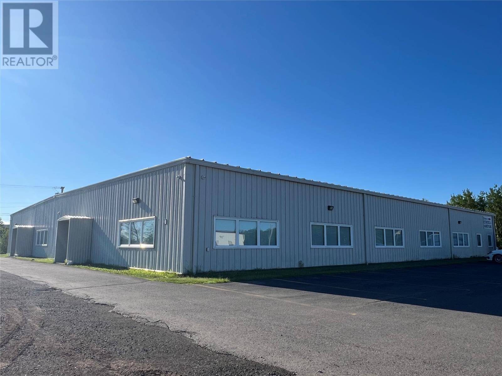 Grand Falls-windsor, NL A2A2P9,60 Hardy Avenue