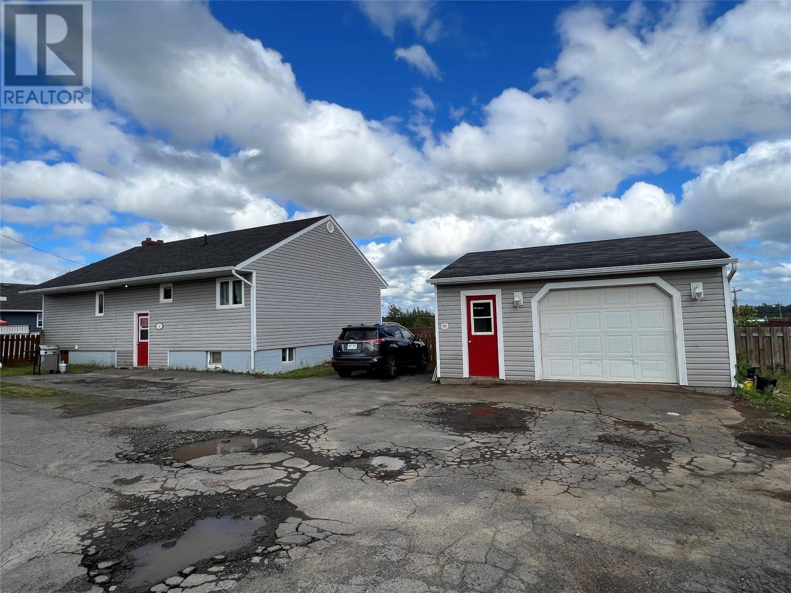 Grand Falls-windsor, NL A2B1E2,1 Chestnut Place