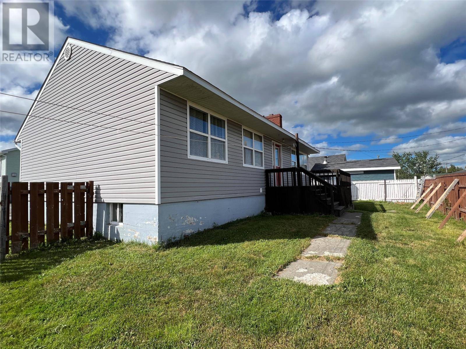 Grand Falls-windsor, NL A2B1E2,1 Chestnut Place