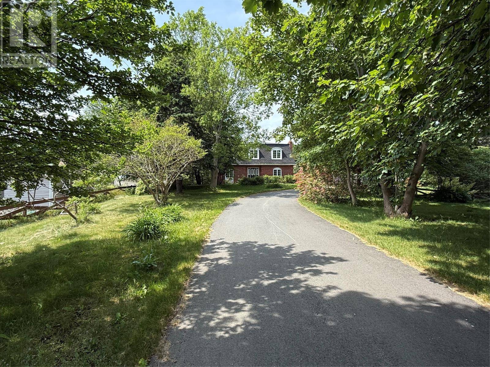 Bay Roberts, NL A0A1G0,183-185 Water Street