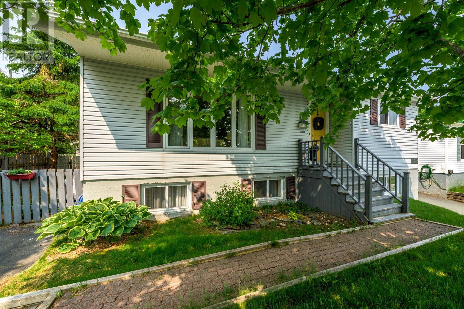 Mount Pearl, NL A1N2A3,14 Montgomery Street