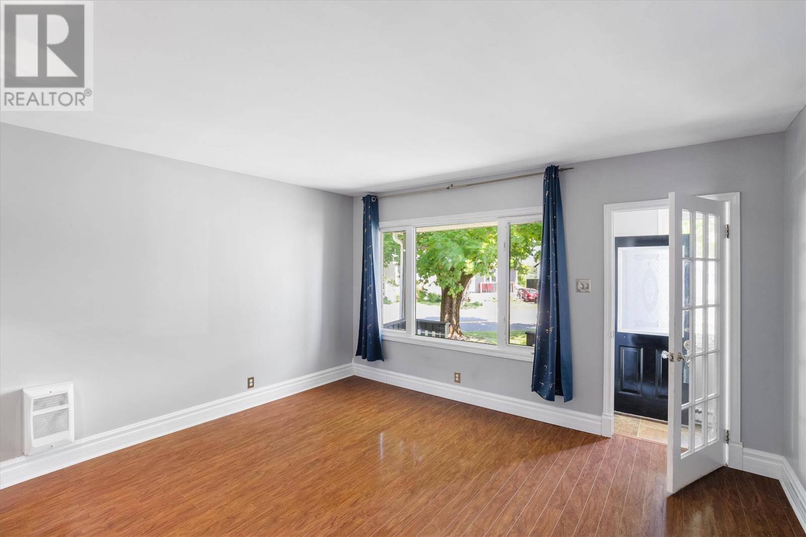 Mount Pearl, NL A1N1N9,13 Forest Avenue