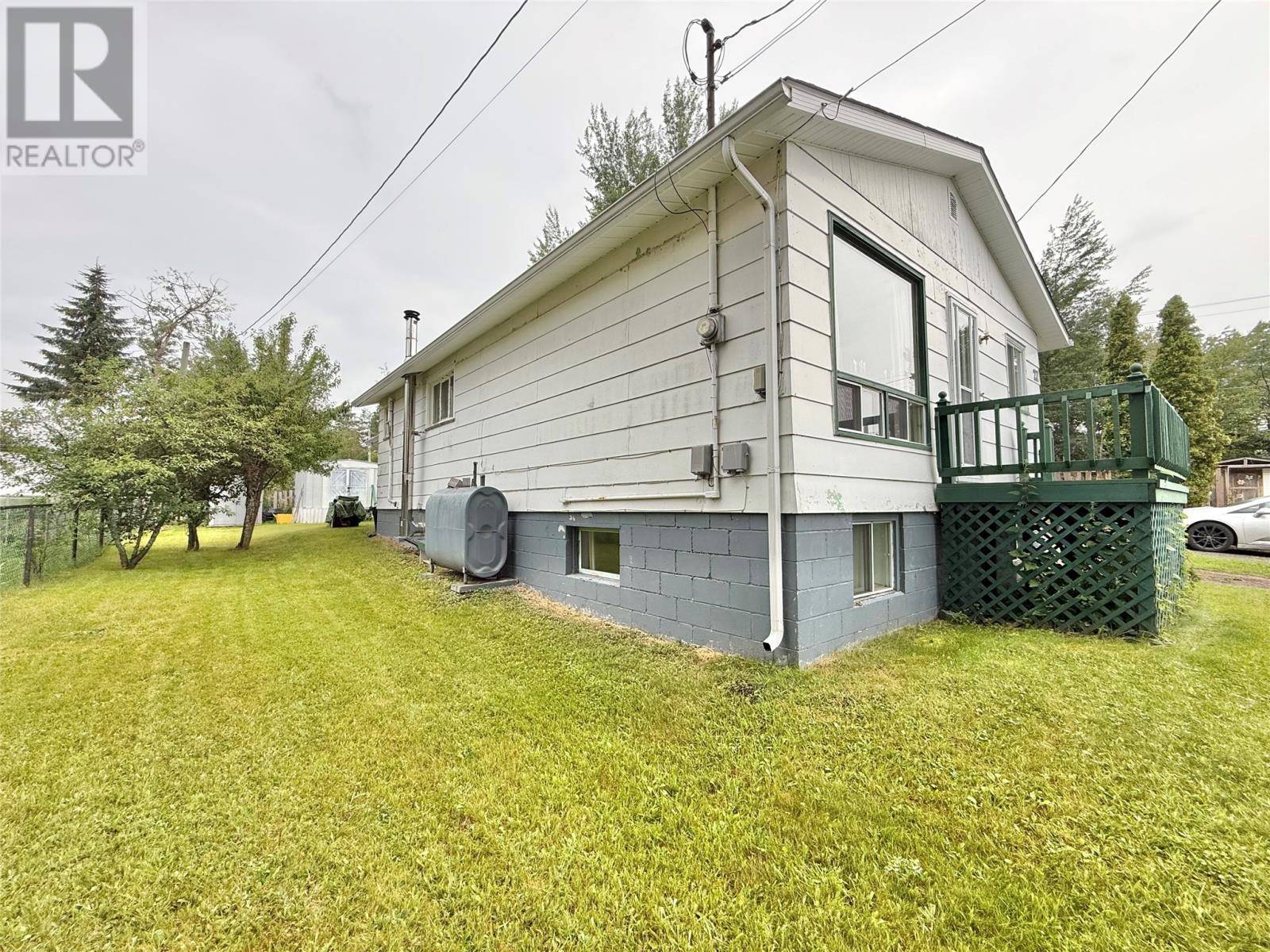 Botwood, NL A0H1E0,27A Wireless Road