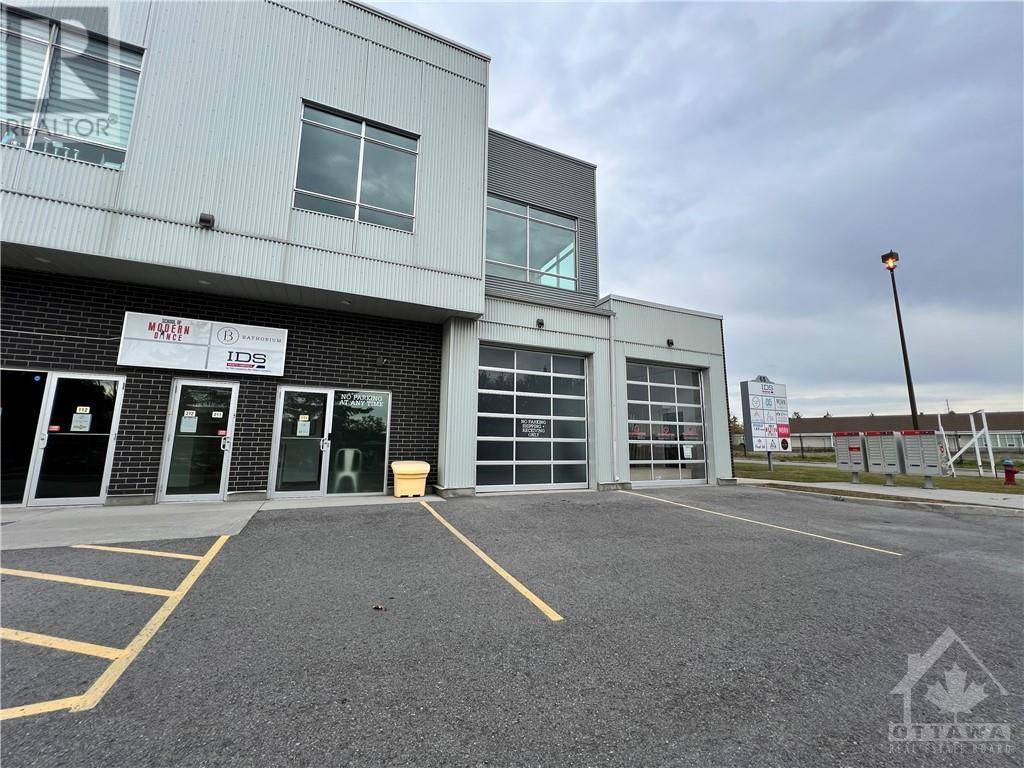 Ottawa, ON K2M2G8,65 DENZIL DOYLE CT #114