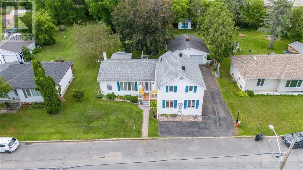 Chesterville, ON K0C1H0,61 EMMA STREET