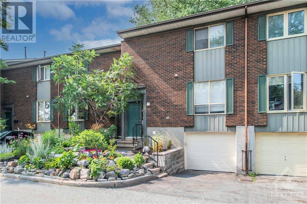 Ottawa, ON K1V1M7,111 BEACHVIEW PRIVATE