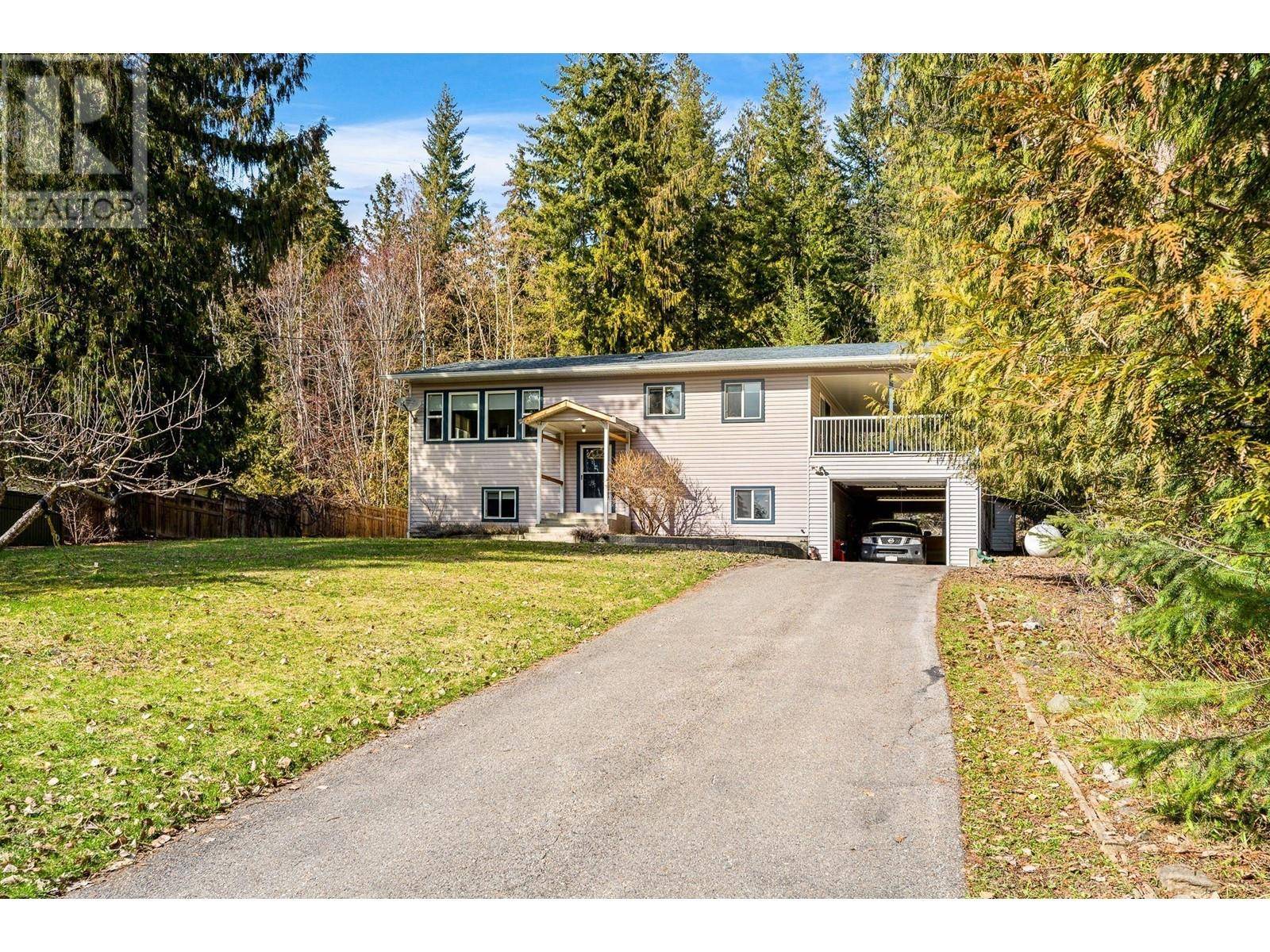 North Shuswap, BC V0E1M8,7451 ESTATE Drive