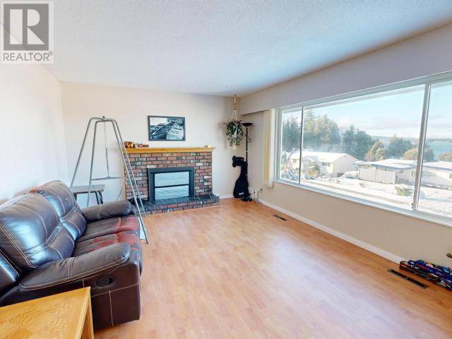 Powell River, BC V8A4Z8,3756 STRATHCONA AVE