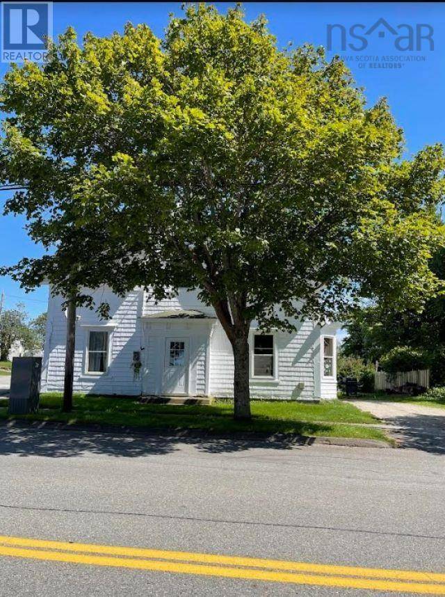 Yarmouth, NS B5A1A1,29-31 Main Street|3 Kempt Street