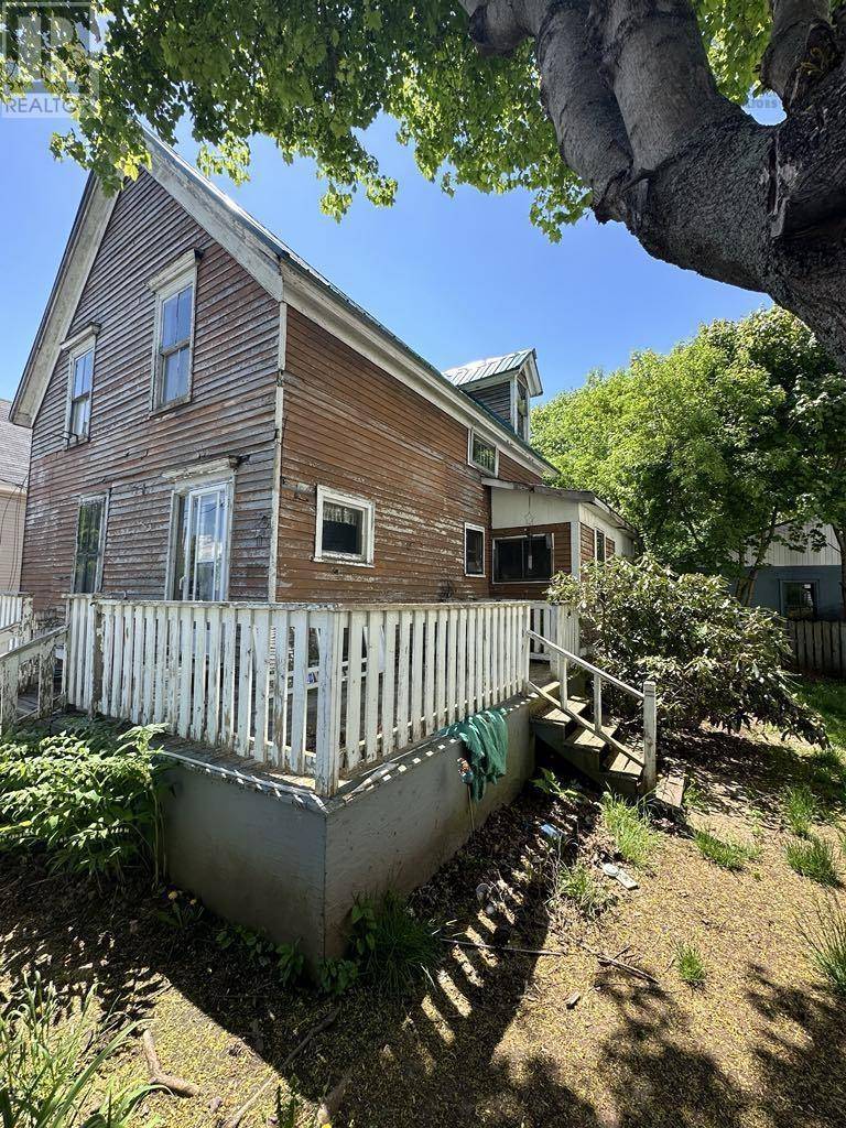 Truro, NS B2N2L1,8 McLellan Street