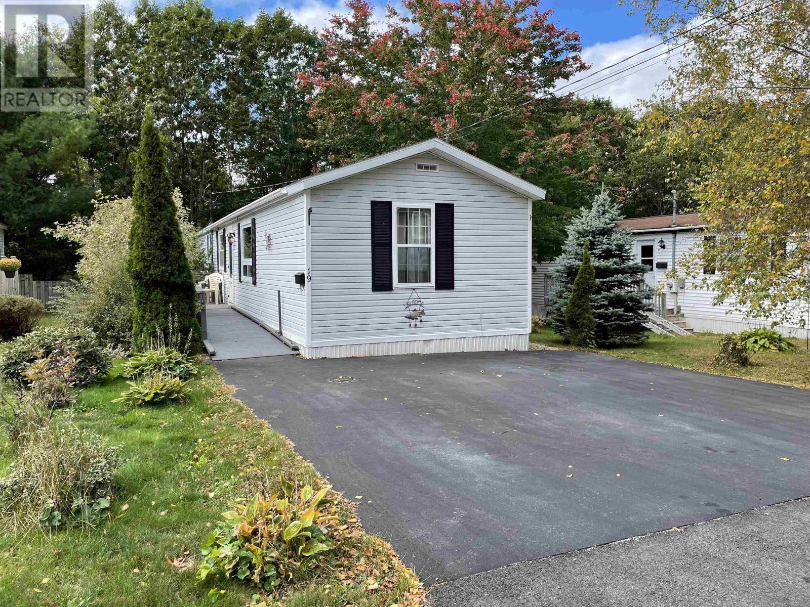 Bridgewater, NS B4V3S8,19 Autumn Street