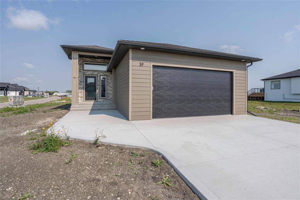 Niverville, MB R0A0A1,25 Gleneagles Street