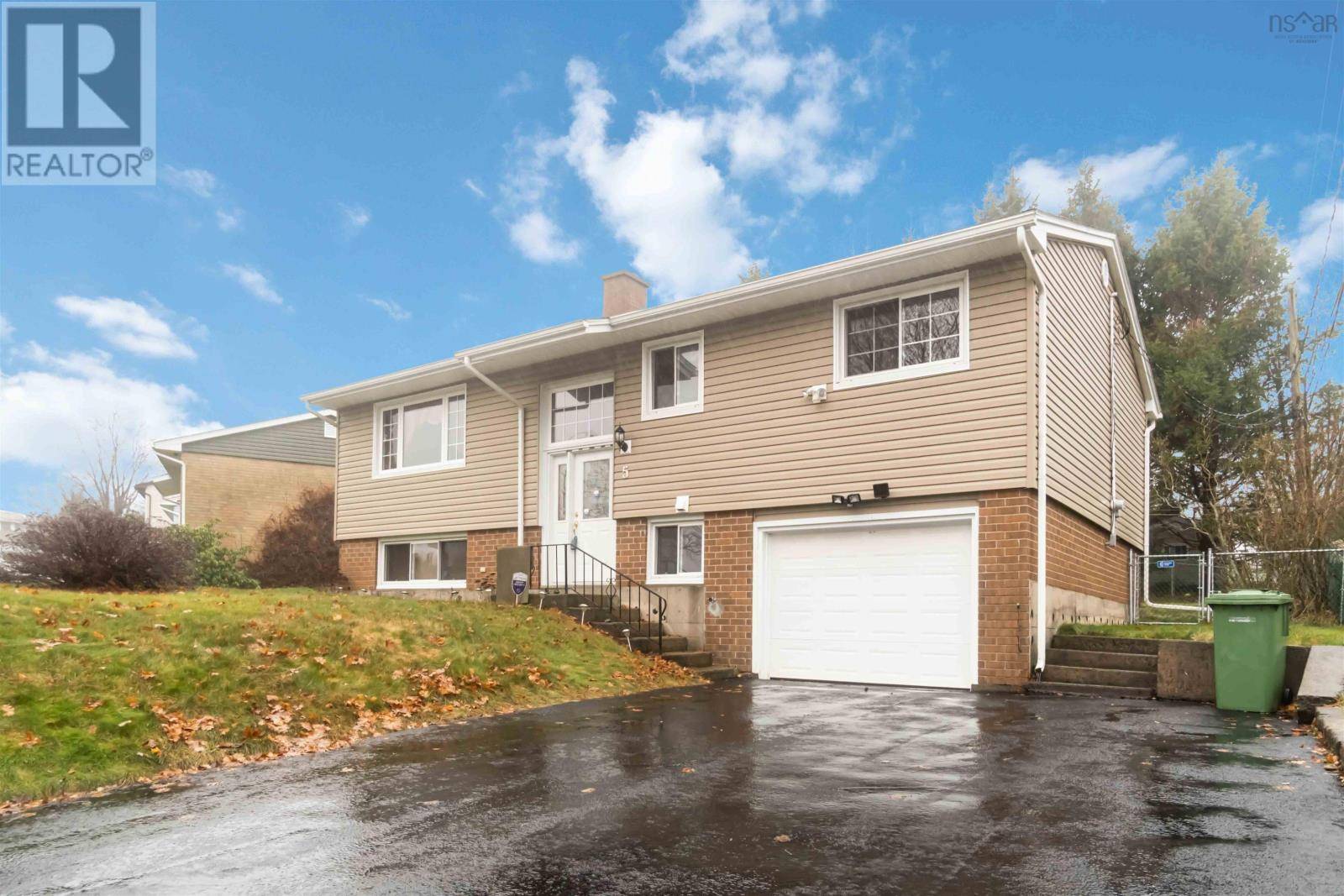 Dartmouth, NS B2V1H9,5 Agincourt Crescent