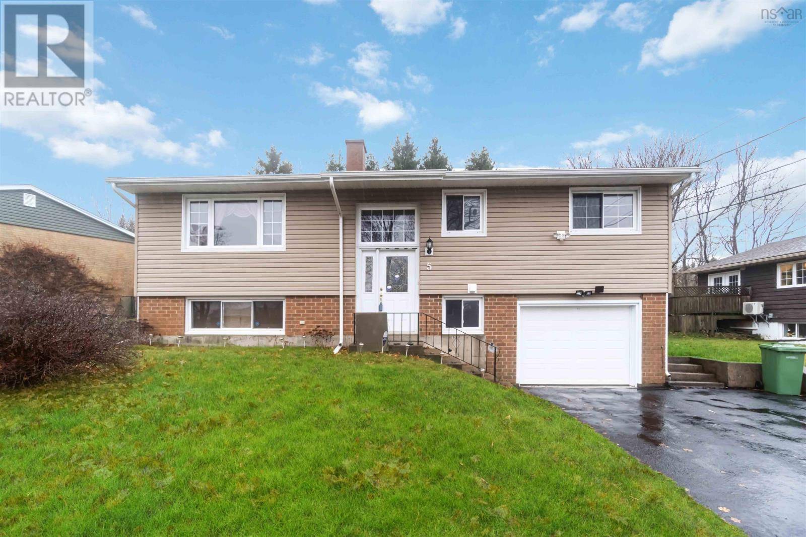 Dartmouth, NS B2V1H9,5 Agincourt Crescent