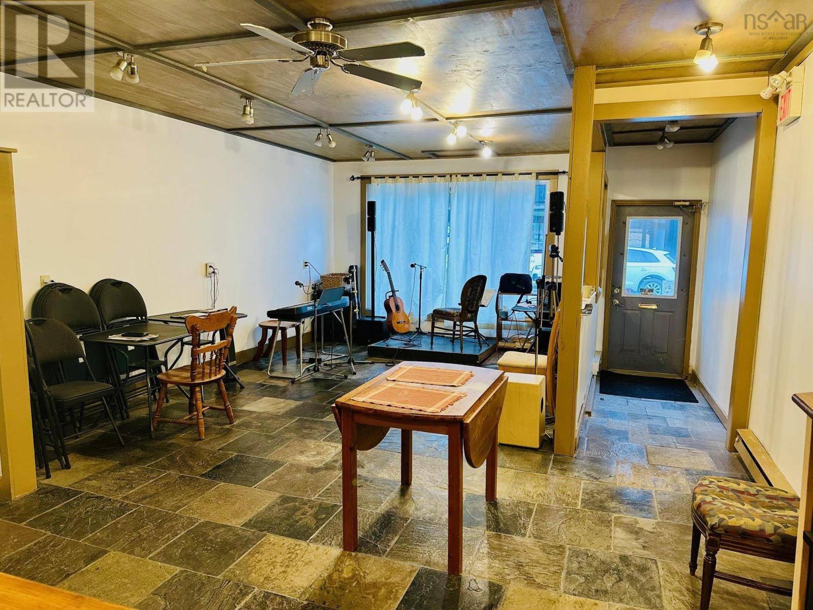 Dartmouth, NS B2Y1H6,84 Portland Street