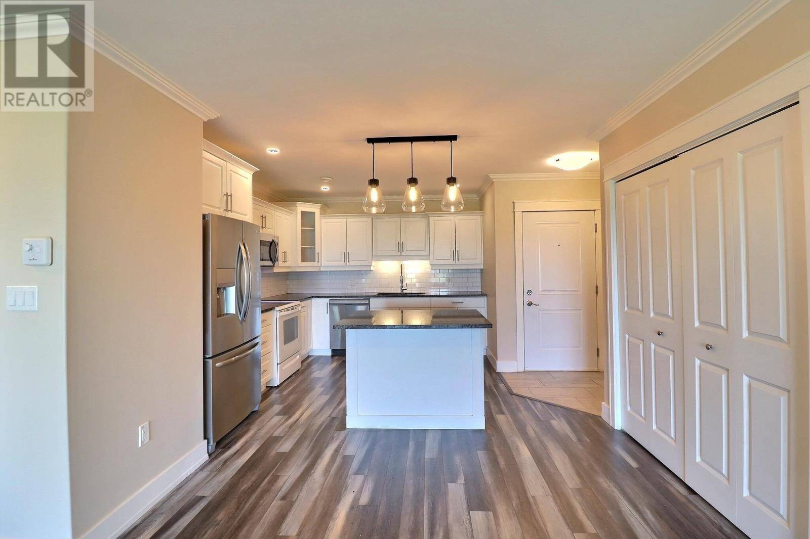 Stratford, C1B4B7,208 Shakespeare DR #303