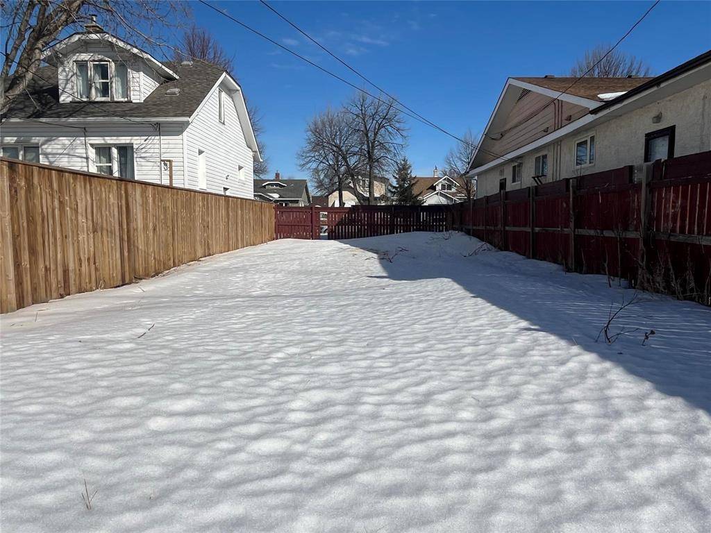 Winnipeg, MB R2X0G4,1008 Pritchard Avenue