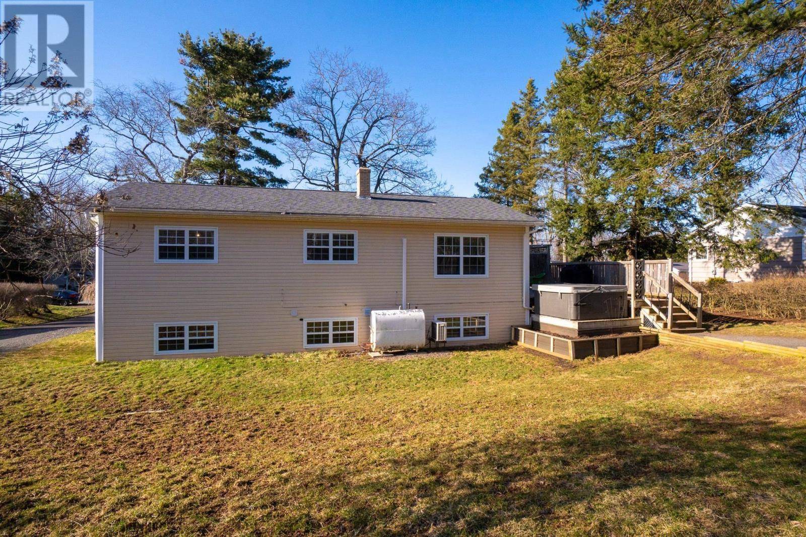 North Kentville, NS B4N2Y9,907 Charles Street