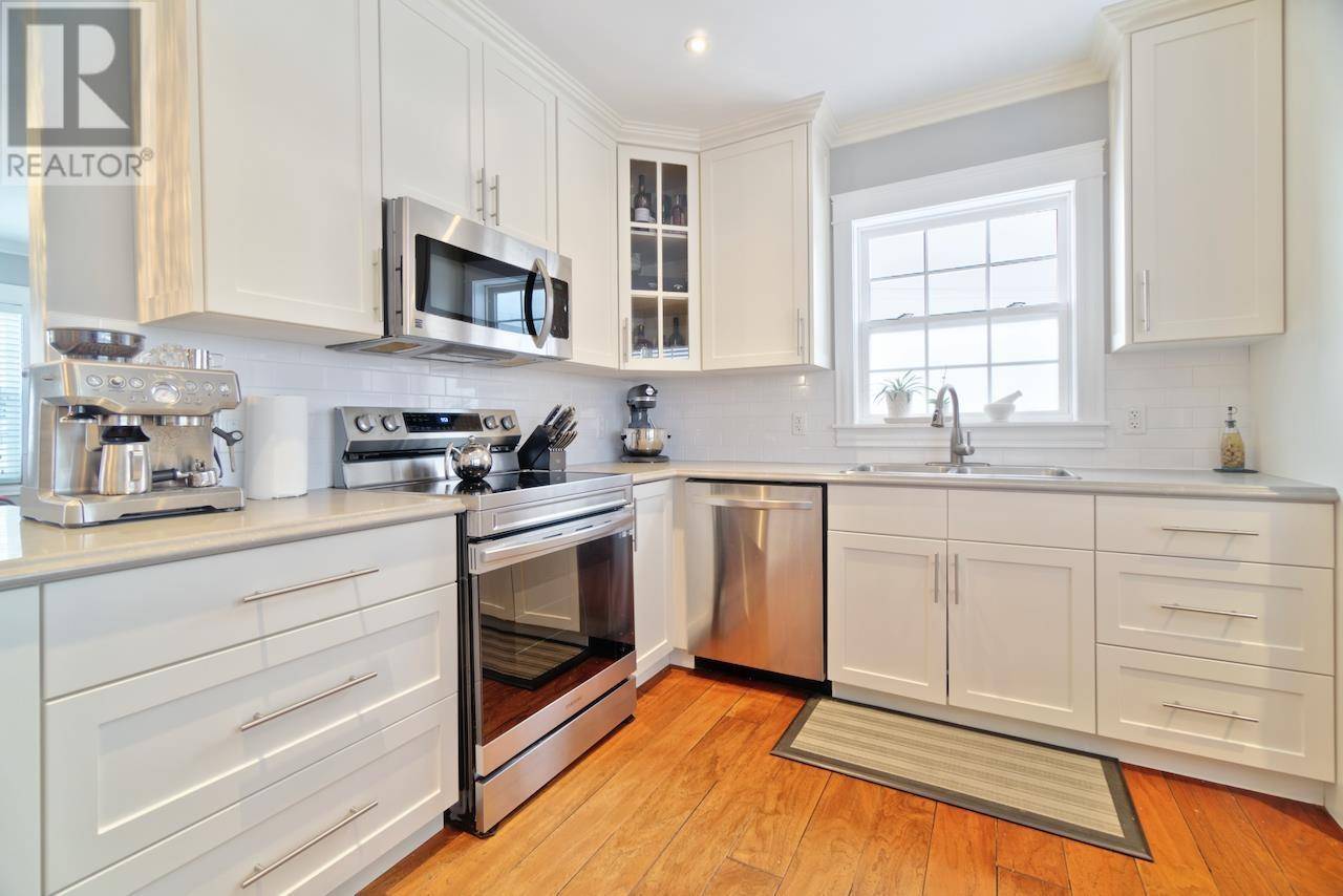 Stratford, C1B0A8,1 CAMERON Heights