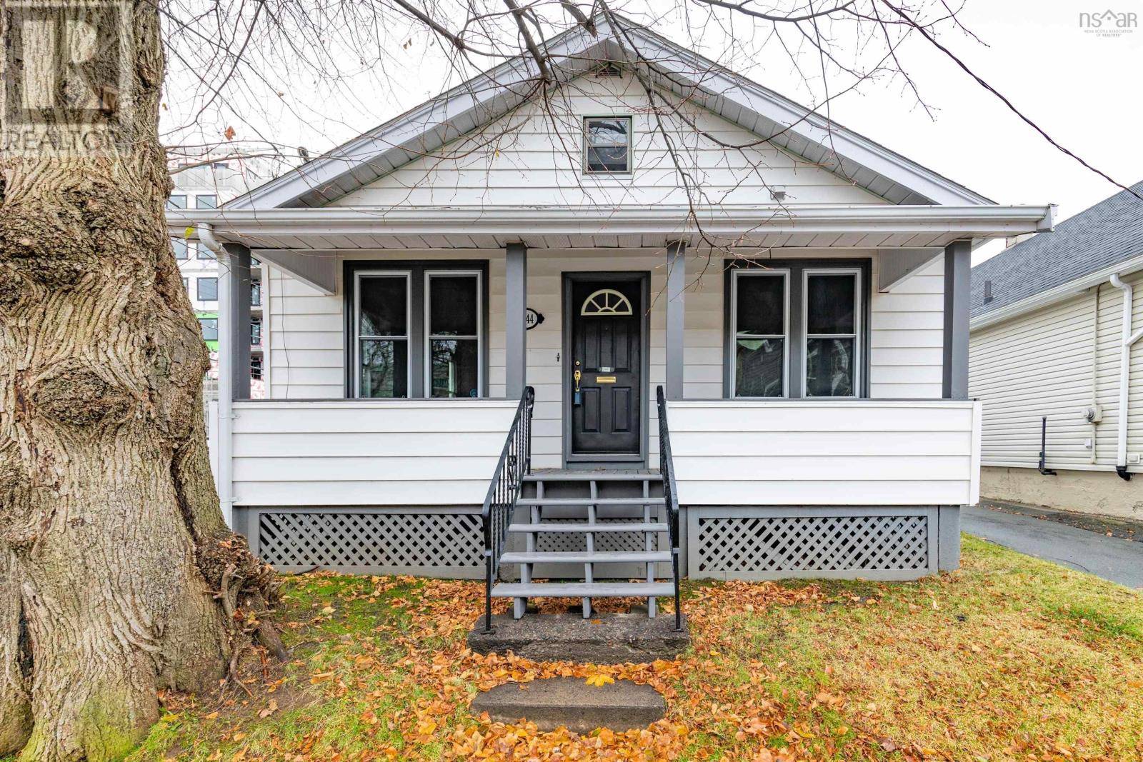Halifax, NS B3K1W2,5644 Macara Street