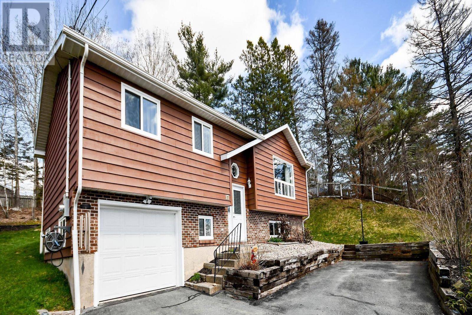 Lower Sackville, NS B4C1X2,37 Hillcrest Avenue