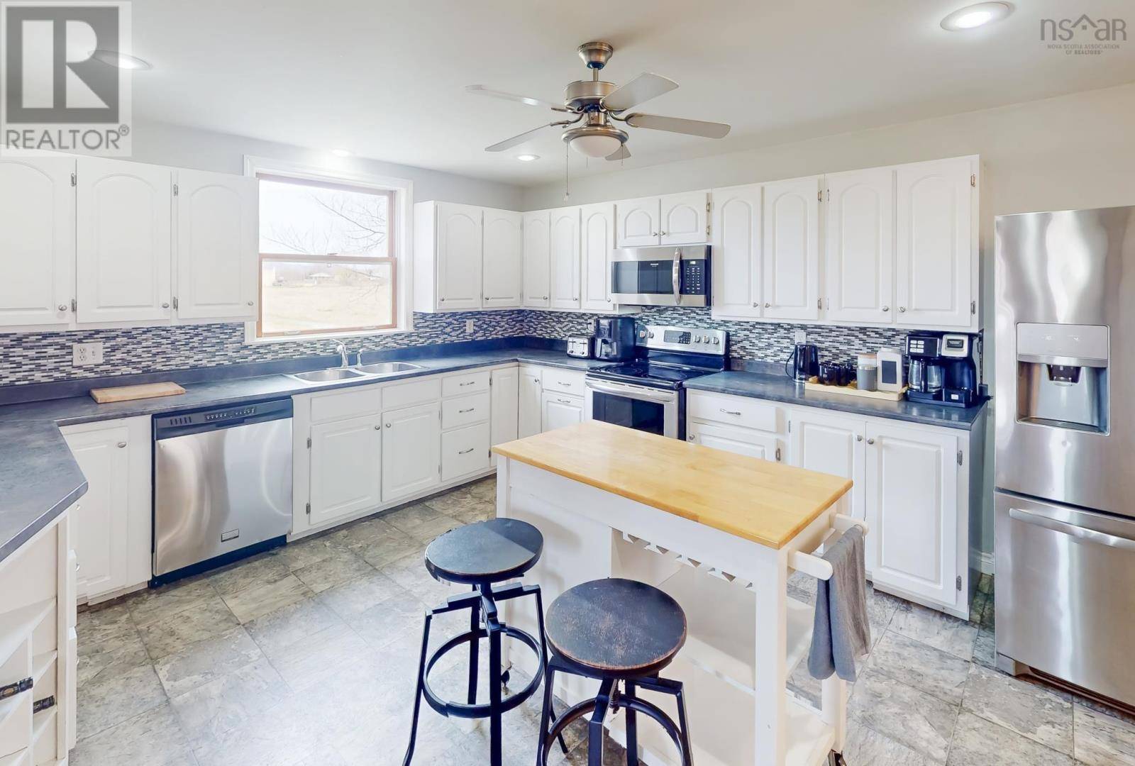 Somerset, NS B0P1E0,218 Pleasant Valley Road
