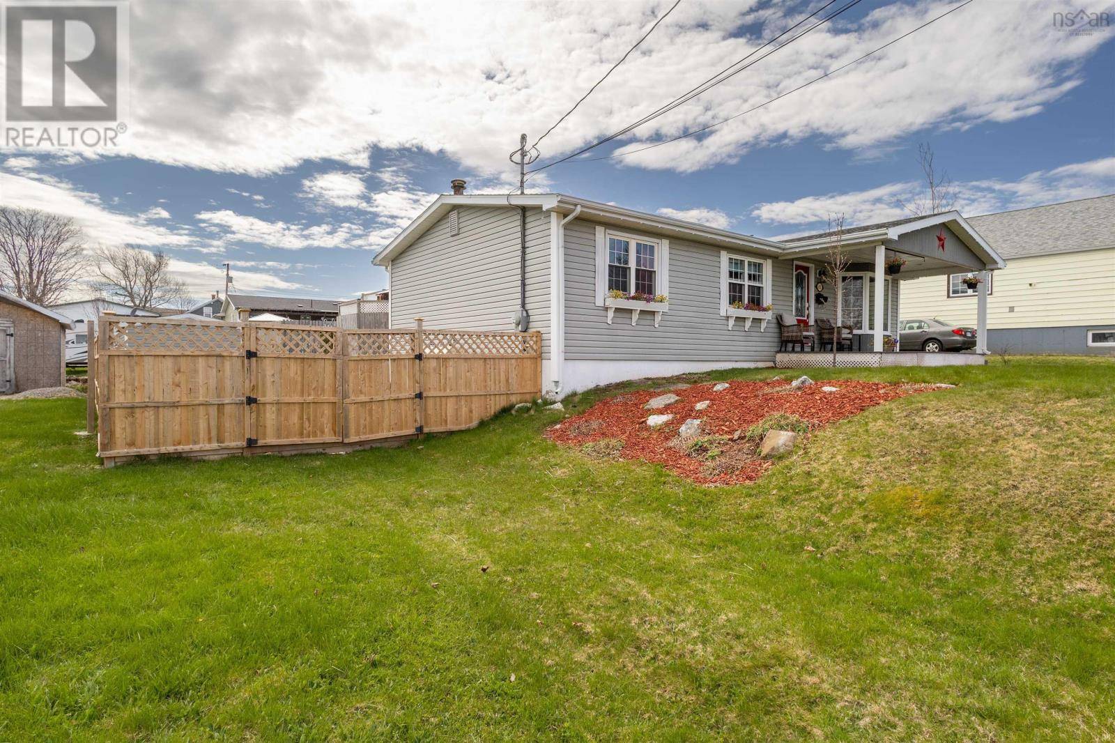New Waterford, NS B1H4C6,652 Thompson Street