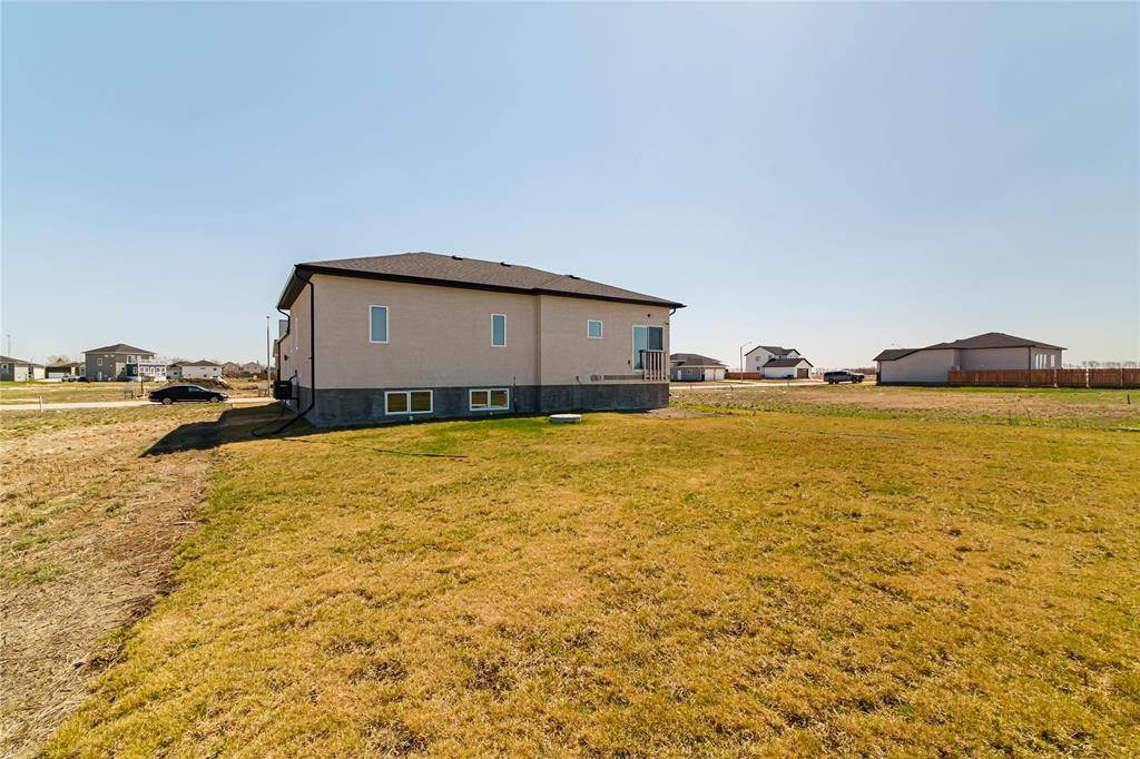 New Bothwell, MB R0A1C0,38 Falcon Drive
