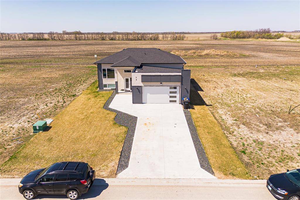 New Bothwell, MB R0A1C0,38 Falcon Drive