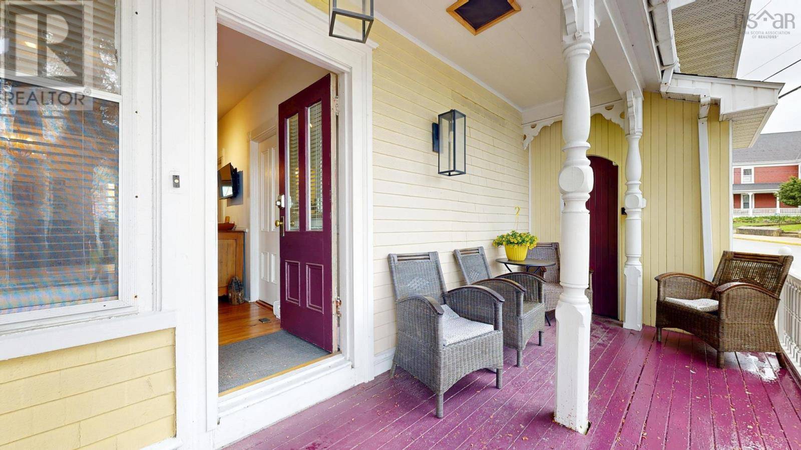 Mahone Bay, NS B0J2E0,558 Main Street