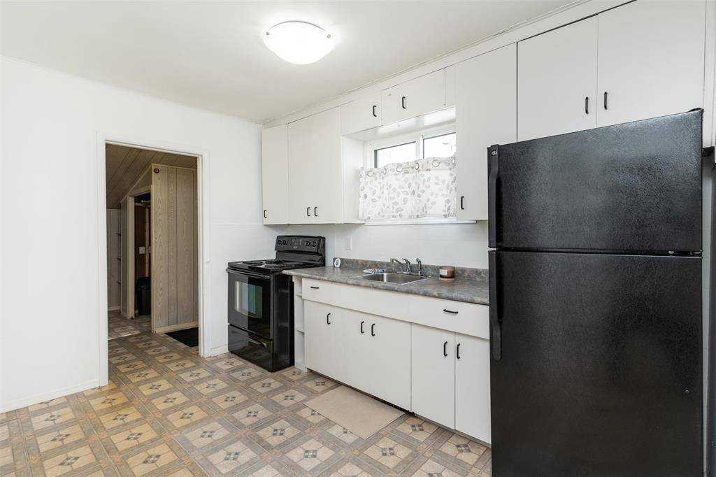Winnipeg, MB R2X0C5,1188 Selkirk Avenue