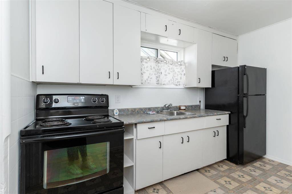 Winnipeg, MB R2X0C5,1188 Selkirk Avenue