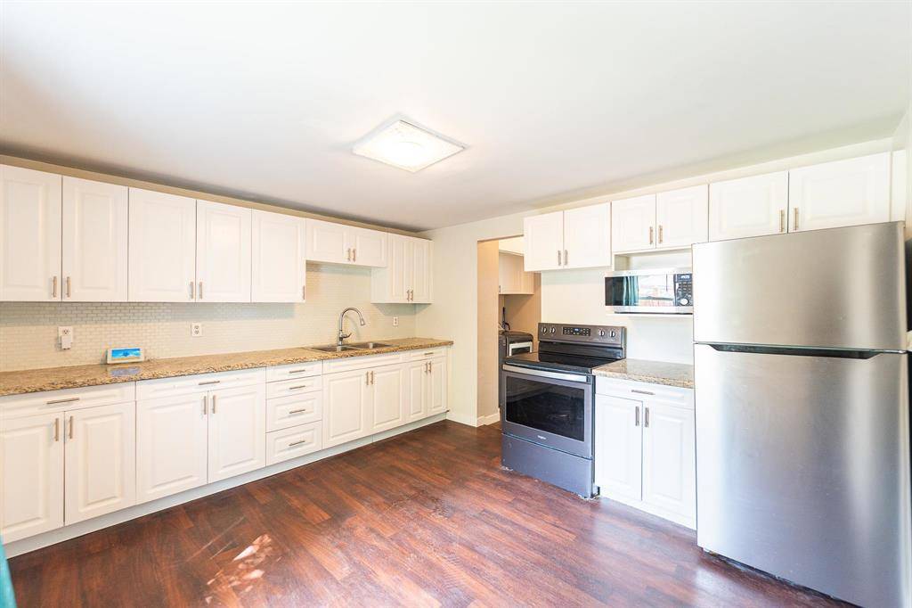 Winnipeg, MB R3B2T7,562 Langside Street