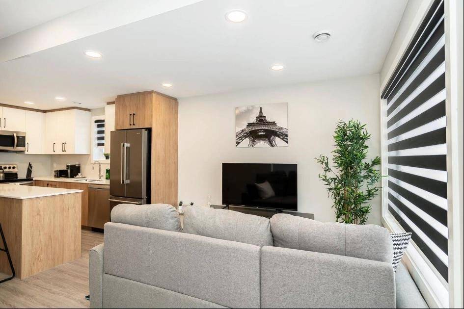 Winnipeg, MB R2H1C7,372 Enfield Crescent