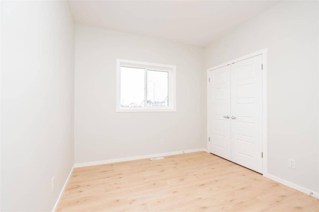 Winnipeg, MB R3X0W7,23 Namarik Way