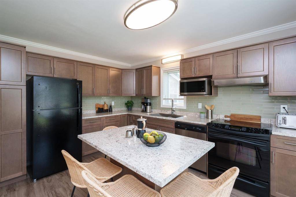 Winnipeg, MB R2P1C2,59 Lavender Bay