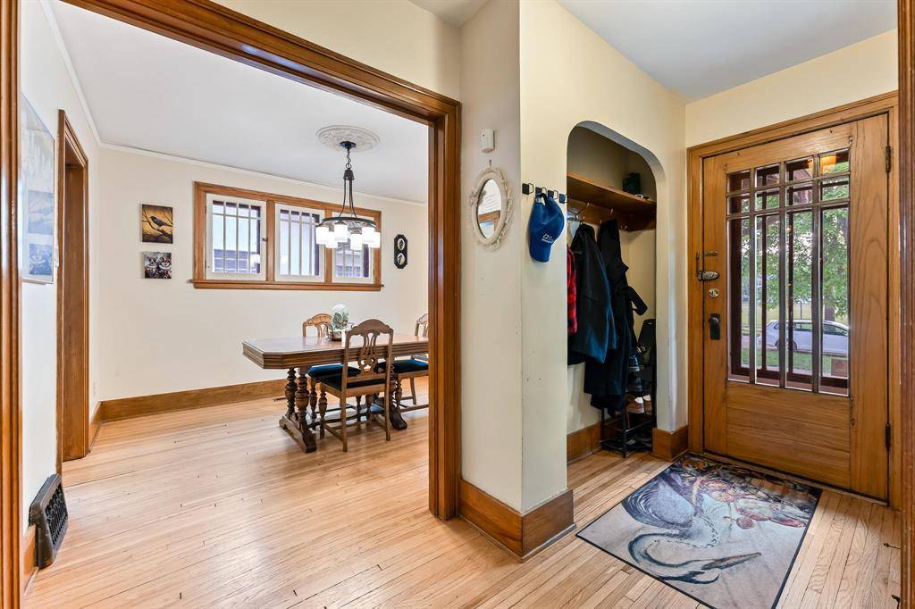 Winnipeg, MB R3N0W7,218 Queenston Street