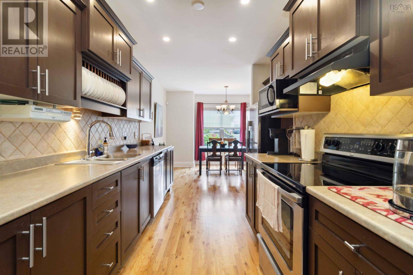Old Dartmouth, NS B2Y2R4,28 KING Street