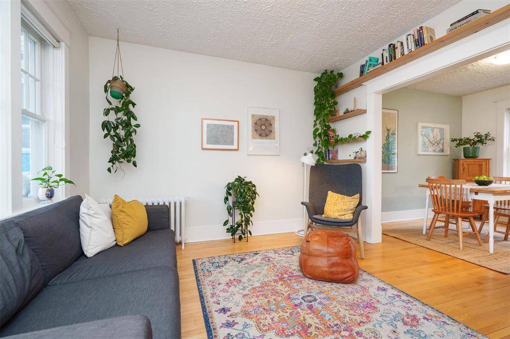 Winnipeg, MB R3G2H6,580 Lipton Street