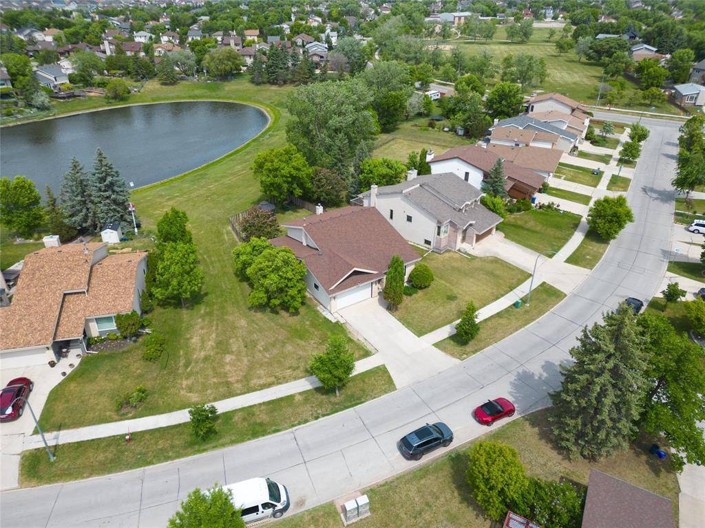 Winnipeg, MB R3T5P2,234 Point West Drive