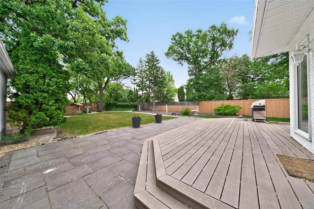 Winnipeg, MB R2Y1X3,203 Risbey Crescent