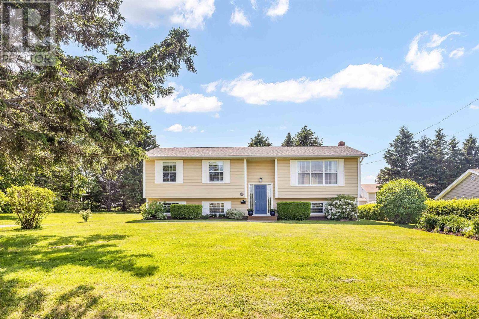 Stratford, C1B1W9,43 Aptos Drive
