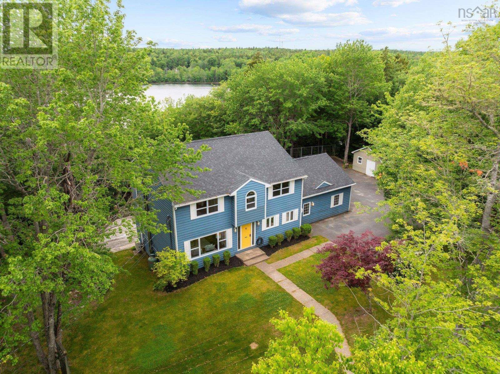 Fall River, NS B2T1E7,153 Foster Avenue