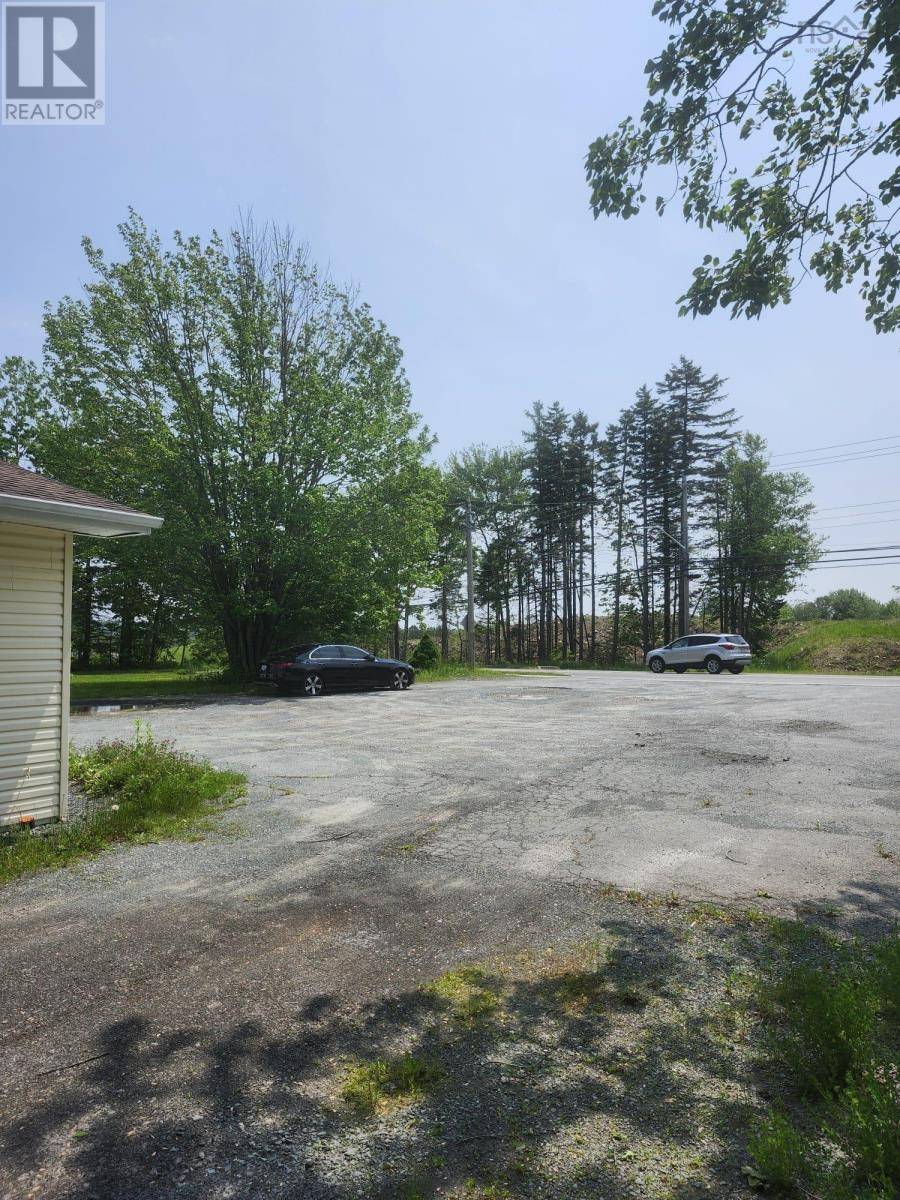 Fall River, NS B2T1E9,1080 Fall River Road