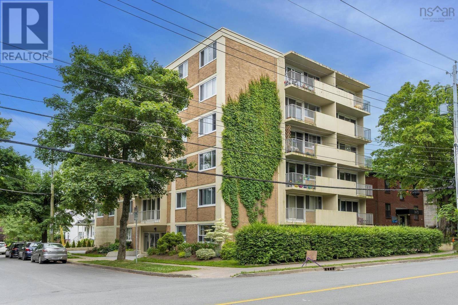 Halifax, NS B3H2V1,990 Mclean ST #305