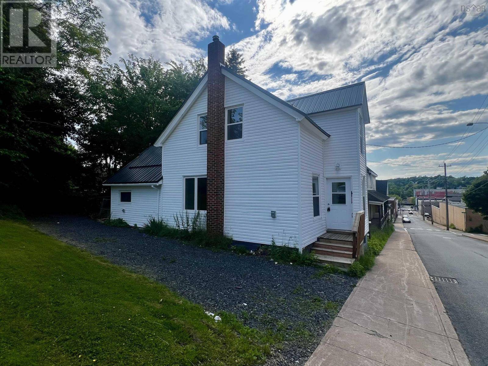 New Glasgow, NS B2H4M8,221 MacLean Street
