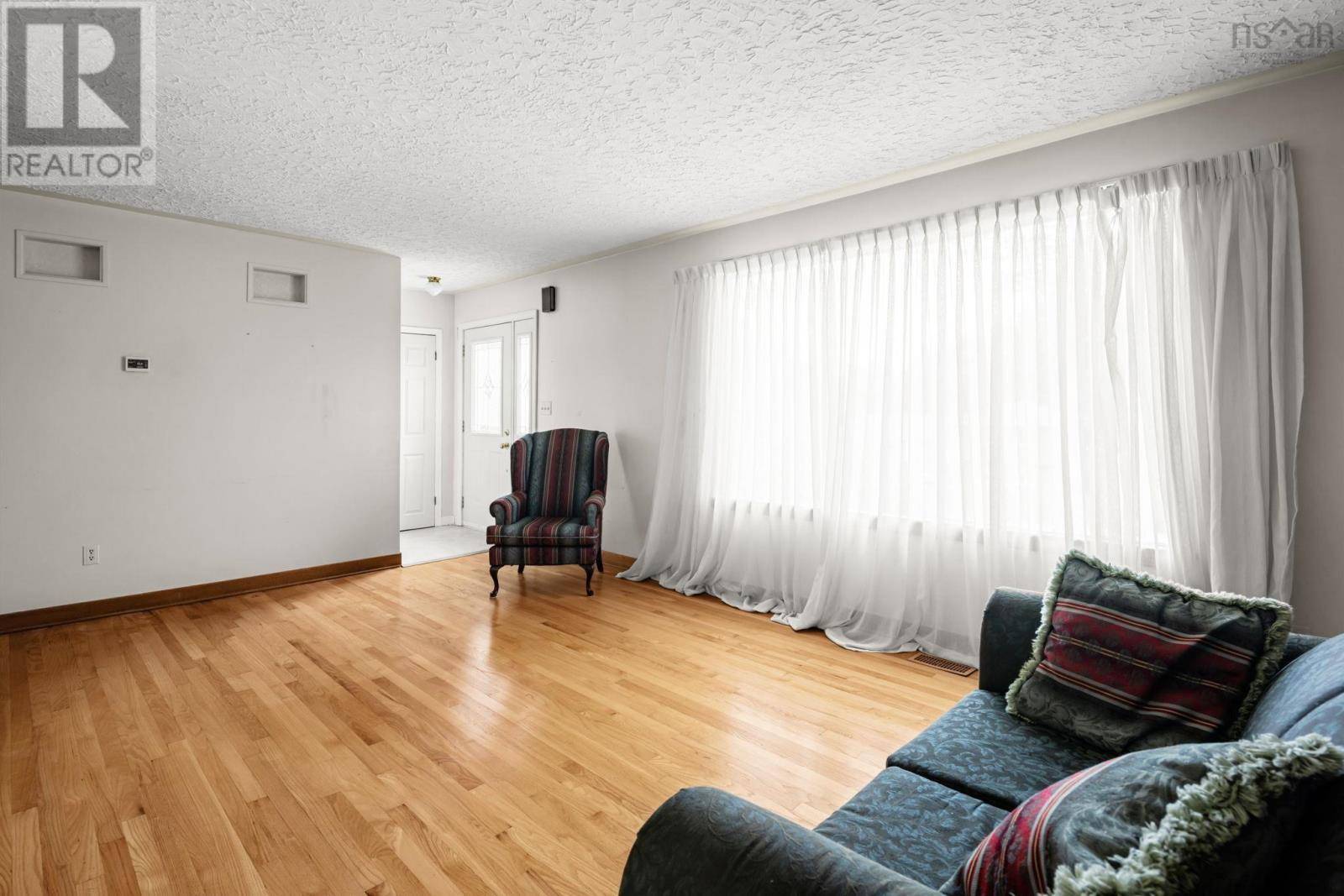 Dartmouth, NS B2X2P6,25 White Street