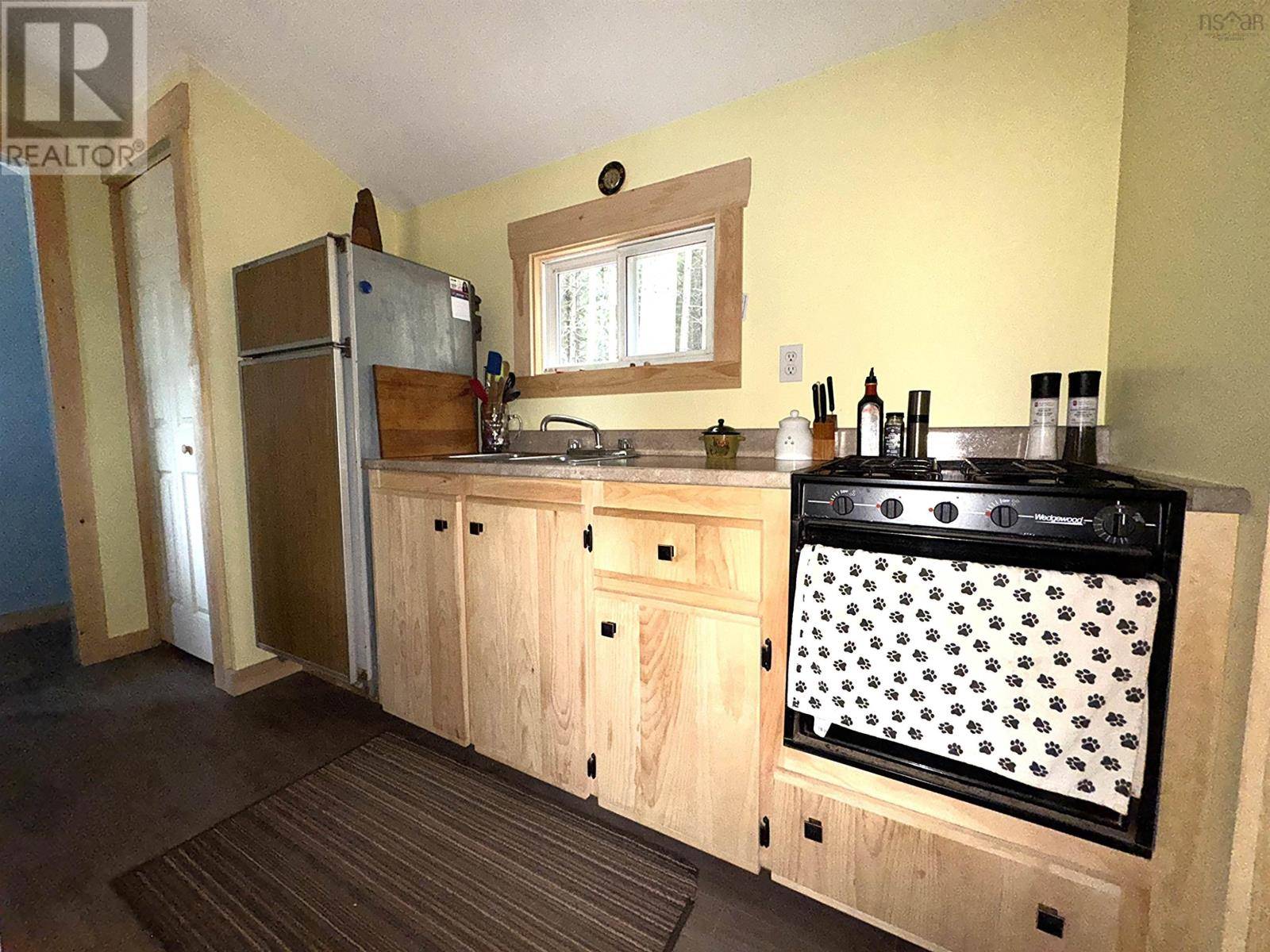 Vaughan, NS B0N2T0,126 Middle Lake South Road