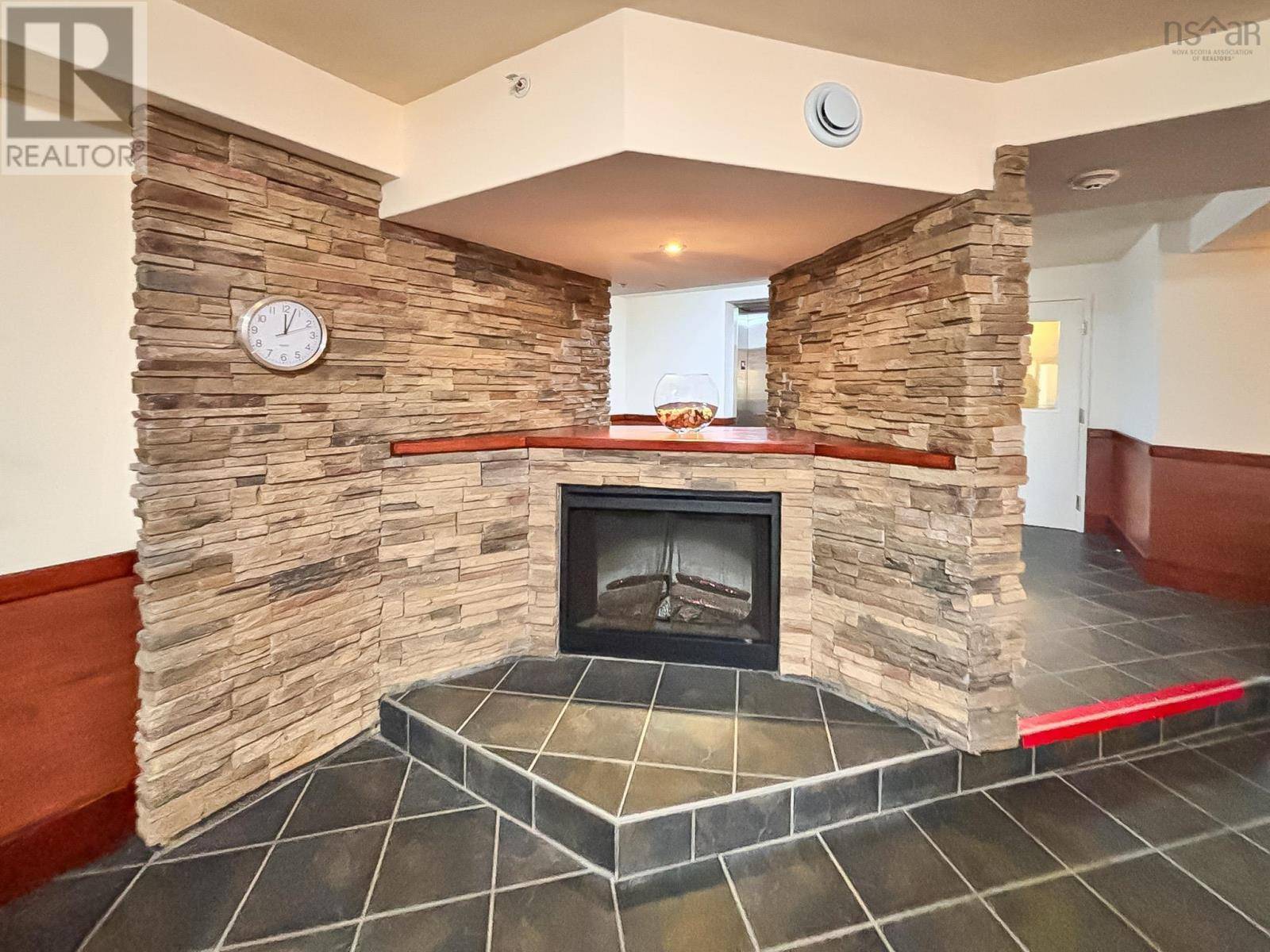 Mahone Bay, NS B0J2E0,476 Main ST #105