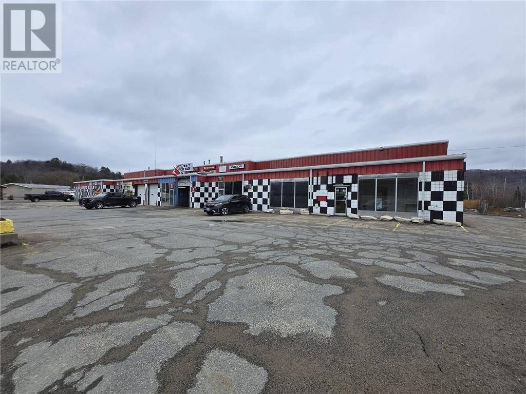 Elliot Lake, ON P5A2T1,6 OAKLAND Avenue